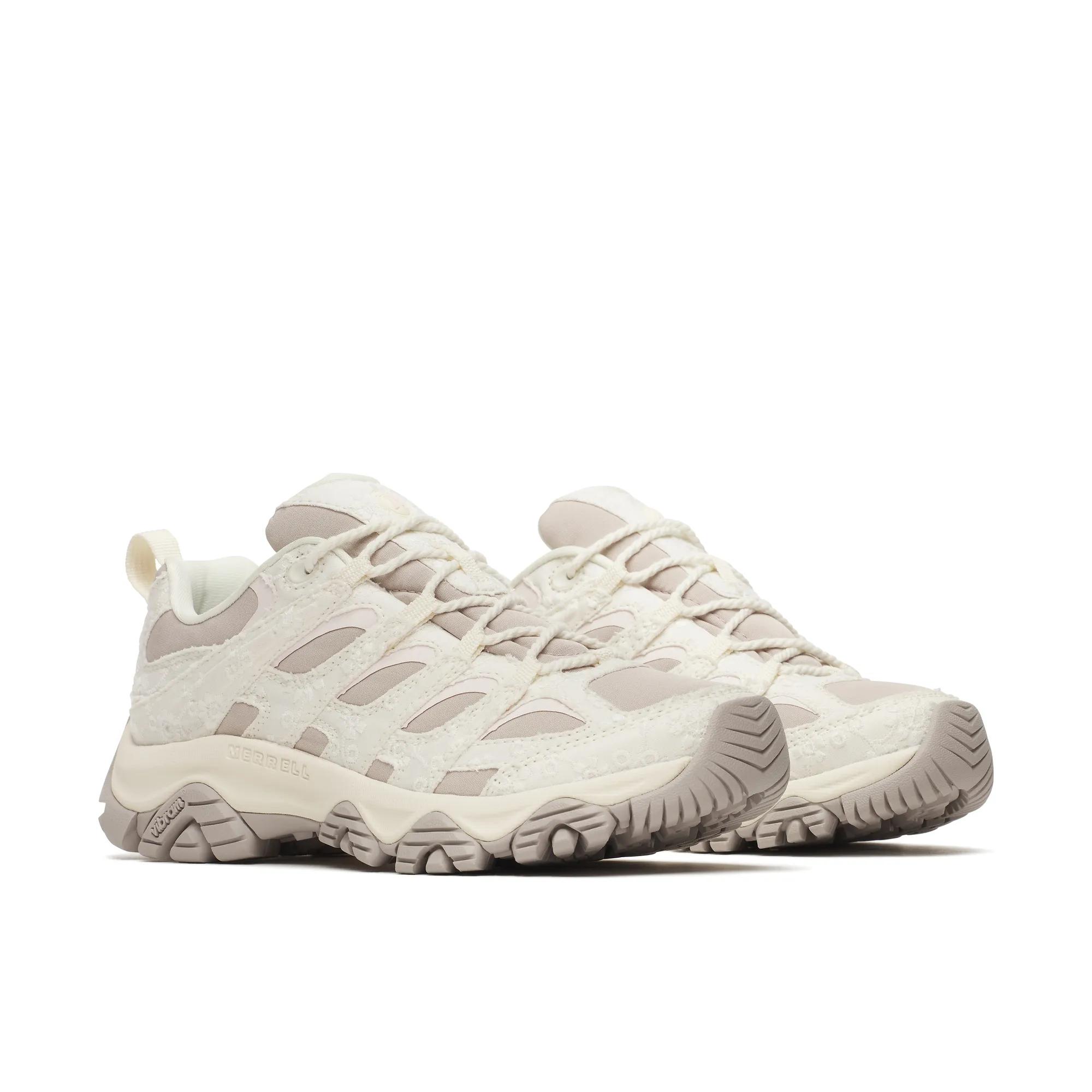Moab 3 Allure, Eggshell, dynamic 2