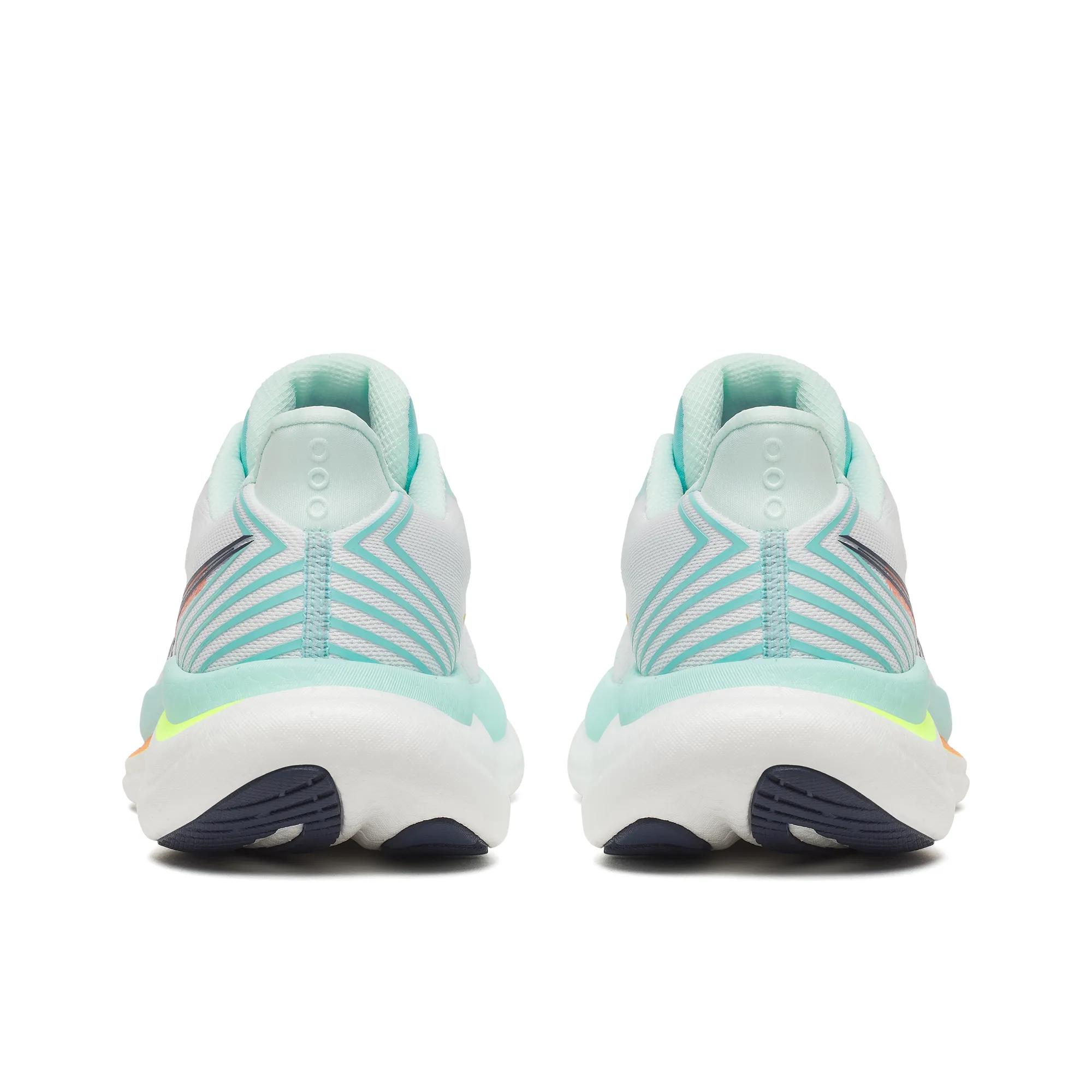 Triumph 23, White | Aqua, dynamic 4