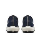 Cohesion 17, Navy | White, dynamic 4