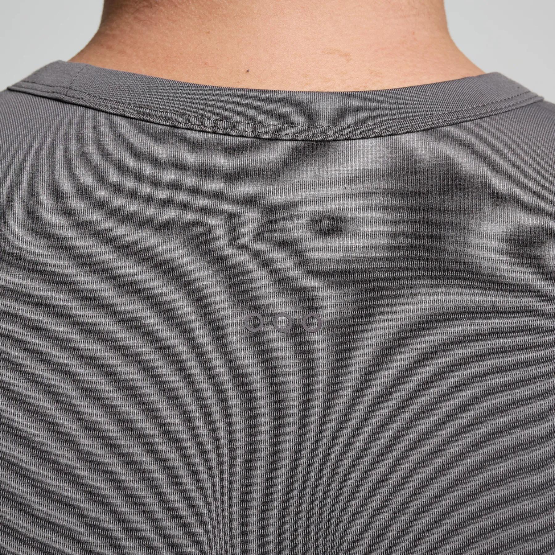 Triumph Short Sleeve, Carbon, dynamic 4