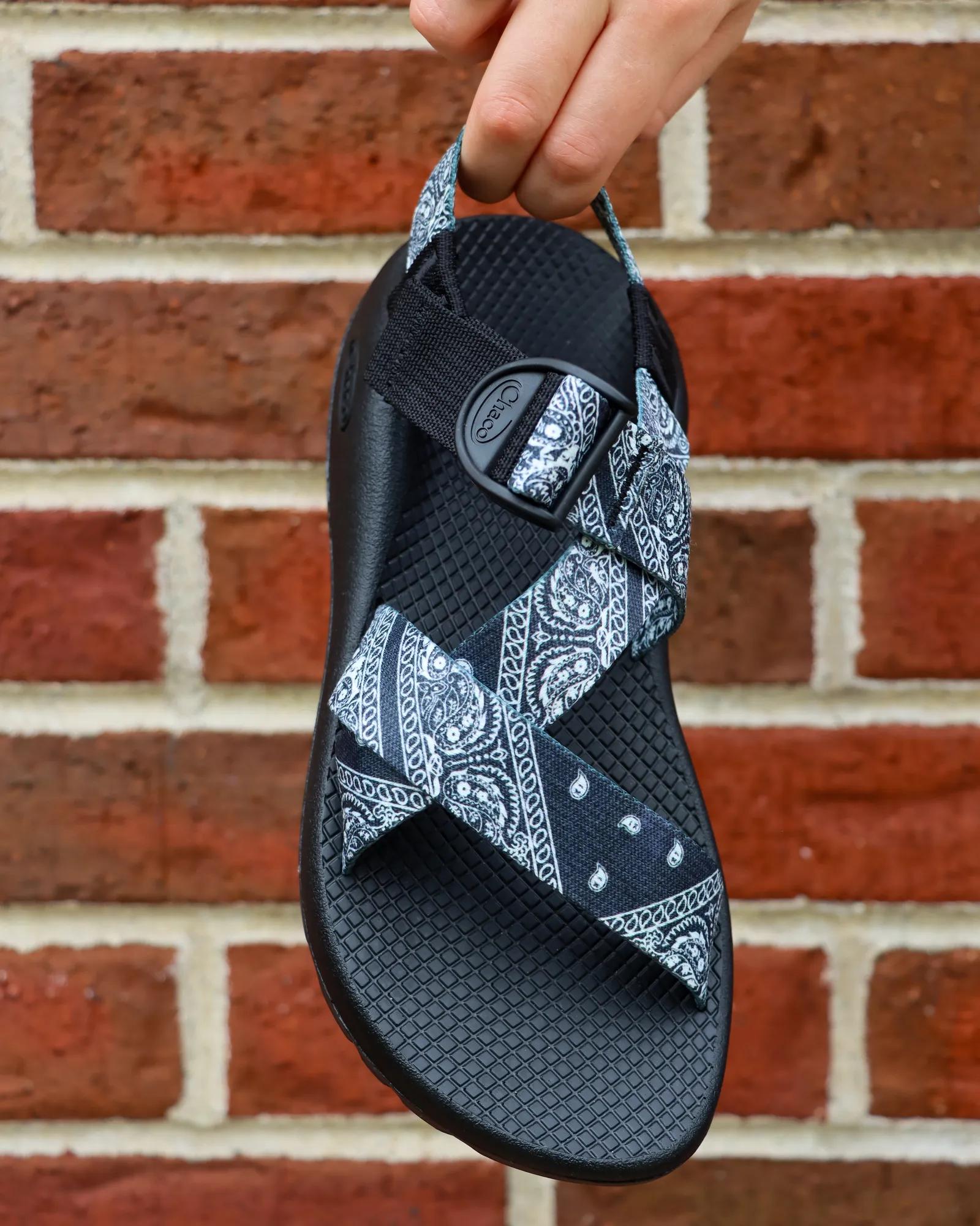 Mega Z/1 Wide-Strap Classic Sandal, Black Bandana, dynamic 7