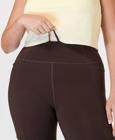 Ascend Power Cargo Workout Legging X Sweaty Betty, Cacao Brown, dynamic 8